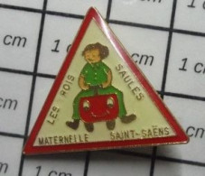 2020 Pin's Pins / Beau Et Rare / ADMINISTRATIONS / LES ROIS SAULES MATERNELLE SAINT-SAENS GIRATOIRE ? - Administraties