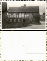 Ansichtskarte  Straßenpartie - Fachwerkhaus 1955 - To Identify