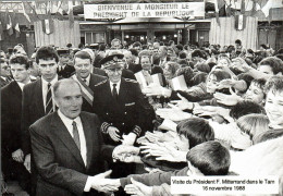 N°28 Z -cpsm Visite Du Président Mitterrand Dans Le Tarn- - Politicians & Soldiers