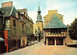 Dinan * Rue * La Tour De L'horloge Et Hôtel Keraty * Librairie - Dinan