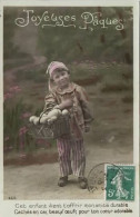 . JOYEUSES PÂQUES . Enfant Portant Un Panier D'Oeufs . - Pâques