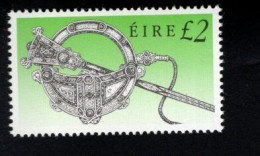 758891522 1990  SCOTT 792 (XX) POSTFRIS  MINT NEVER HINGED -  ART TREASURES OF IRELAND - Unused Stamps