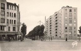 La Courneuve * La Place Du Maréchal Leclerc Et L'avenue Roger Salengro * Bar Des Sports - La Courneuve