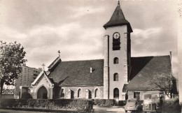 La Courneuve * La Place De L'église Du Village - La Courneuve