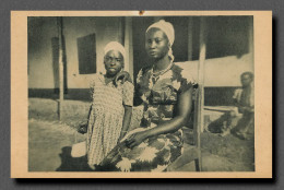 MISSION CATHOLIQUE A YOKO CAMEROUN MADAME EN ROBE DES DIMANCHES  (scan Recto-verso) PFRCR00033P - Camerun