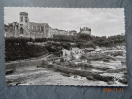 LE PORT DES PECHEURS   ET L'EGLISE STE EUGENIE - Biarritz