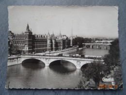 LA CONCIERGERIE  ET LA SEINE - La Seine Et Ses Bords