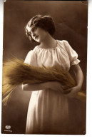 CO49. Antique Postcard. Young Woman Carrying Wheat. - Femmes