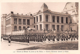 KAPURTHALA, PUNJAB, INDIA - GUARD OF HONOUR IN FRONT OF THE PALACE ~ A VINTAGE CARD #240342 - Inde