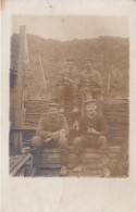 AK Foto Deutsche Soldaten Bei Pause Im Schützengraben  - 1916 (68406) - Oorlog 1914-18