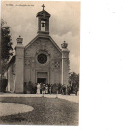 88 VITTEL La Chapelle Du Parc , Sortie De Messe 1906 - Vittel