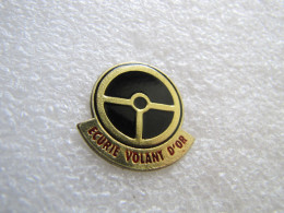 PIN'S   ECURIE  VOLANT D'OR - Otros & Sin Clasificación