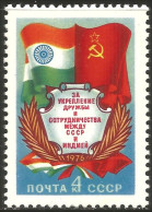 772 Russie 1976 Drapeaux Flags Russia India MNH ** Neuf SC (RUC-378) - Postzegels
