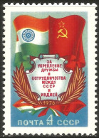 772 Russie 1976 Drapeaux Flags Russia India MNH ** Neuf SC (RUC-378) - Briefmarken