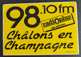 AUTOCOLLANT RADIOPLUS RADIO PLUS - RÉGIE PUBLICITAIRE - CHÂLONS EN CHAMPAGNE - 51 MARNE - Stickers