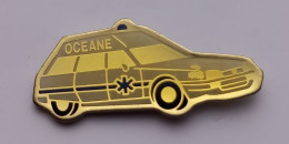 TT229 Pin's Ambulance Ambulances Océane PEUGEOT Guérande Pornichet La Baule Escoublac Achat Immédiat - Geneeskunde