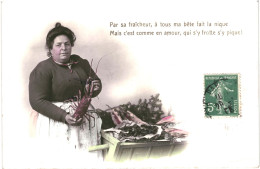 CPA Carte Postale France Une Femme Avec Une écrevisse : Par Sa Fraîcheur à Tous Ma Bête Fait La Nique... VM79155 - Visvangst