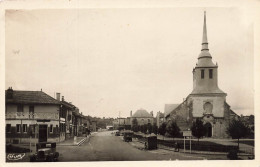 Varennes Sur Argonne * Rue , Place De L'église De Varennes - Autres & Non Classés