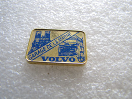 PIN'S  CAMION   TRANSPORT   VOLVO  GARAGE DE LA MARNE - Trasporti