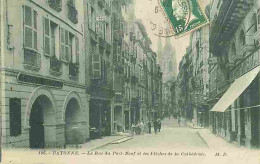 64 - Bayonne - La Rue Du Port Neuf Et Les Flèches De La Cathédrale - Animée - Oblitération Ronde De 1925 - CPA - Voir Sc - Bayonne