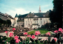 38 - Grenoble - L'Hôtel De Ville Et Son Jardin - Fleurs - Carte Dentelée - CPSM Grand Format - Carte Neuve - Voir Scans  - Grenoble