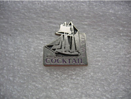 Pin's Bateaux, Voiliers. Cocktail Blanc Bleu - Boats