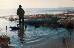 PLESSISVILLE, QUÉBEC - ON SE PRÉPARE POUR LA CHASSE AUX CANARDS - CIRCULÉE EN 1988 - SOCIÉTÉ KENT INC - - Autres & Non Classés