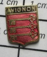 2020 Pin's Pins / Beau Et Rare / VILLES / Mini Pin's BLASON ECUSSON ARMOIRIES AVIGNON - Ciudades