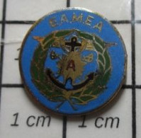 818A Pin's Pins / Rare Et De Belle Qualité / MILITARIA / BOUM SANS SOPHIE MARCEAU ! EAMEA ECOLE ATOMIQUE - Markennamen