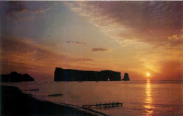 PERCÉ, QUÉBEC - UN LEVER DE SOLEIL À PERCÉ - UNIC - - Percé