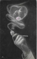 CPA Photomontage Surrealiste - Couple Dans La Fumée D’une Pipe - L'état Très Bon ! - Fotografía