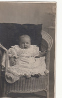 CP43. Vintage Postcard. Baby Sitting On A Wicker Chair. - Grupo De Niños Y Familias