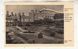 CP48. Vintage Postcard. Hampton Court Palace From The Sunken Garden - Middlesex