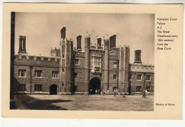 CP46. Vintage Postcard. Hampton Court Palace. The Great Gatehouse. Middlesex - Middlesex