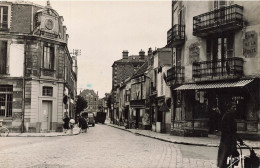 Villiers Sur Marne * La Rue De Paris Et La Poste * Café De La Poste - Villiers Sur Marne