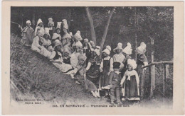 Cn – Cpa En Normandie – Promenade Dans Les Bois - Personnages