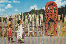 AK 210977 NEW ZEALAND - Rotorua - Maori Carved Gateway - New Zealand