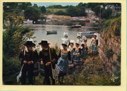 Folklore : Au Pays Des Fleurs D'Ajoncs / Promenade Sur Les Bords Du Belon / Costume / La Bretagne En Couleurs - Costumes