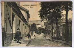 RARE - Arcueil Et Cachan - La Gare. ANIMEE. Circulée - Arcueil