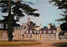 58 - Guerigny - Cours Du Château - CPM - Voir Scans Recto-Verso - Guerigny