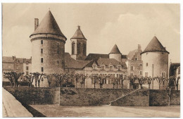 BOURGANEUF - Tour Zizim L'église Et L'Hôtel De Ville - Bourganeuf