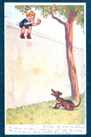 19042 Chien Aboyant Contre Un Petit Garçon Assis Sur Un Mur En Train De Voler Une Pomme - Dogs