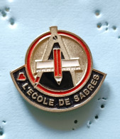 Pin's L'Ecole De Sabres Département Des Landes Compat Coeur - Administration