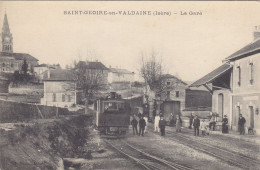 ST. GEOIRE EN VALDAINE: T.T.RARE AVEC CETTE VUE INTERIEUR DE LA GARE .1916.ANIMEE TRAIN ET PERS..B.ETAT. - Saint-Geoire-en-Valdaine
