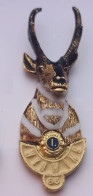 BT78 Pin's Lion's Lions Club USA Wyoming Chasse Cerf Gros Pin's 3D 25x65 Achat Immédiat - Associations