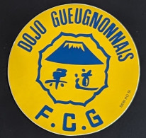 AUTOCOLLANT F.C.G.- DOJO GUEUGNONNAIS - GUEUGNON - 71 SAÔNE-ET-LOIRE - SPORT ARTS MARTIAUX - Autocollants