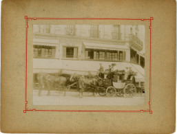 Photo D Attelage à St Cloud Place D'armes, Devant Le Restaurant Et Hôtel De La Tête Noire Avant 1870,Collection Sirot - Plaatsen