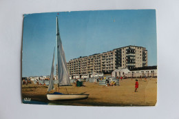 Qu/58 / Flandre Occidentale - Nieuwpoort-Bad Strand En Dijk / Nieuport-Bains La Digue Et La Plage - 1977 - Nieuwpoort