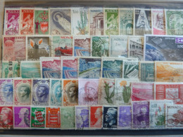 MONACO-LOT DE 50 TIMBRES DIFFERENTS - Colecciones & Series