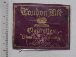 TABAC Authentique Partie D'un Ancien Paquet De Cigarettes LONDON LIFE: CORK TIP - Collé Sur Papier - Other & Unclassified